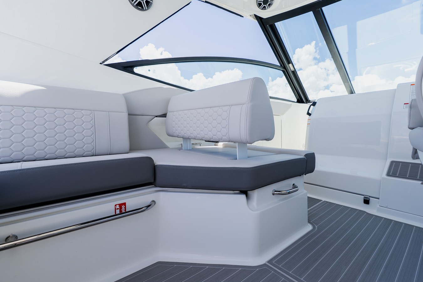 2027 Sea Ray Sundancer 320 Outboard 52