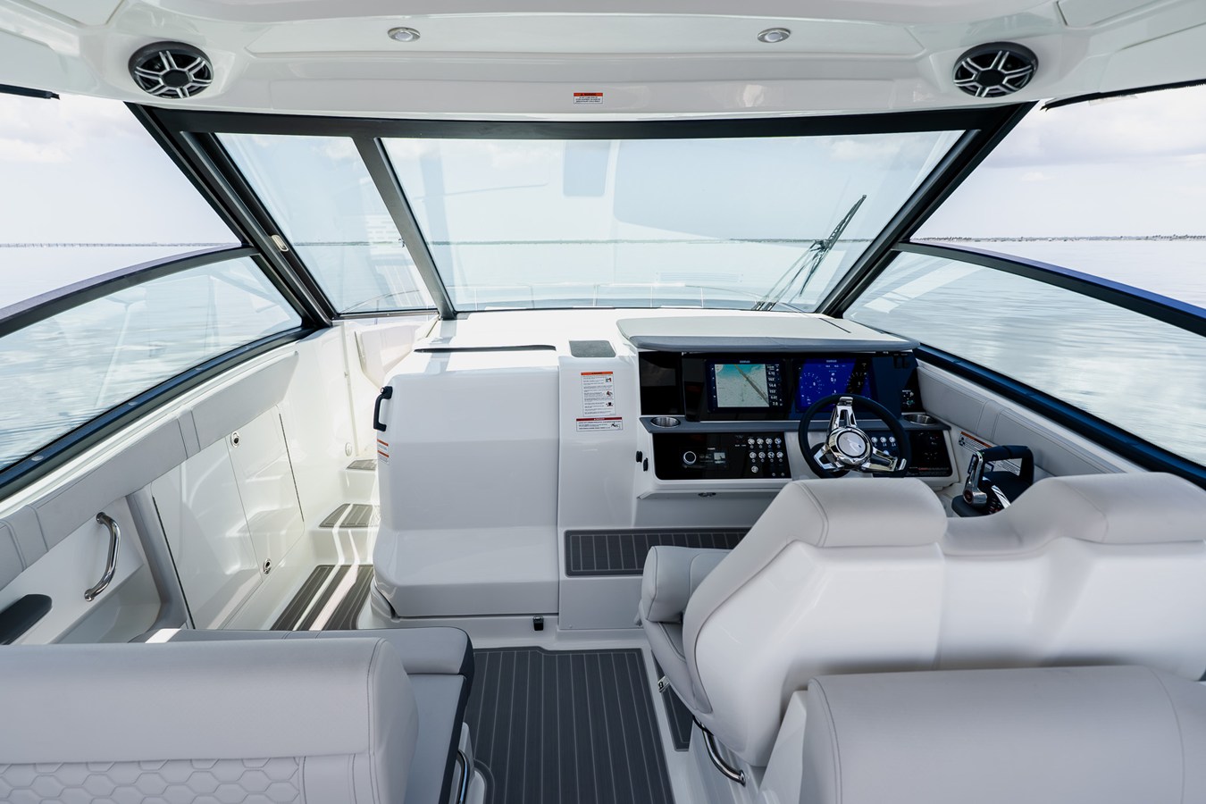 2027 Sea Ray Sundancer 320 Outboard 53