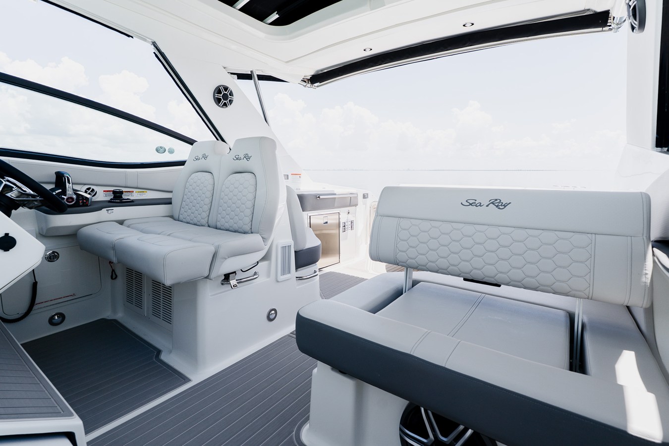 2027 Sea Ray Sundancer 320 Outboard 55