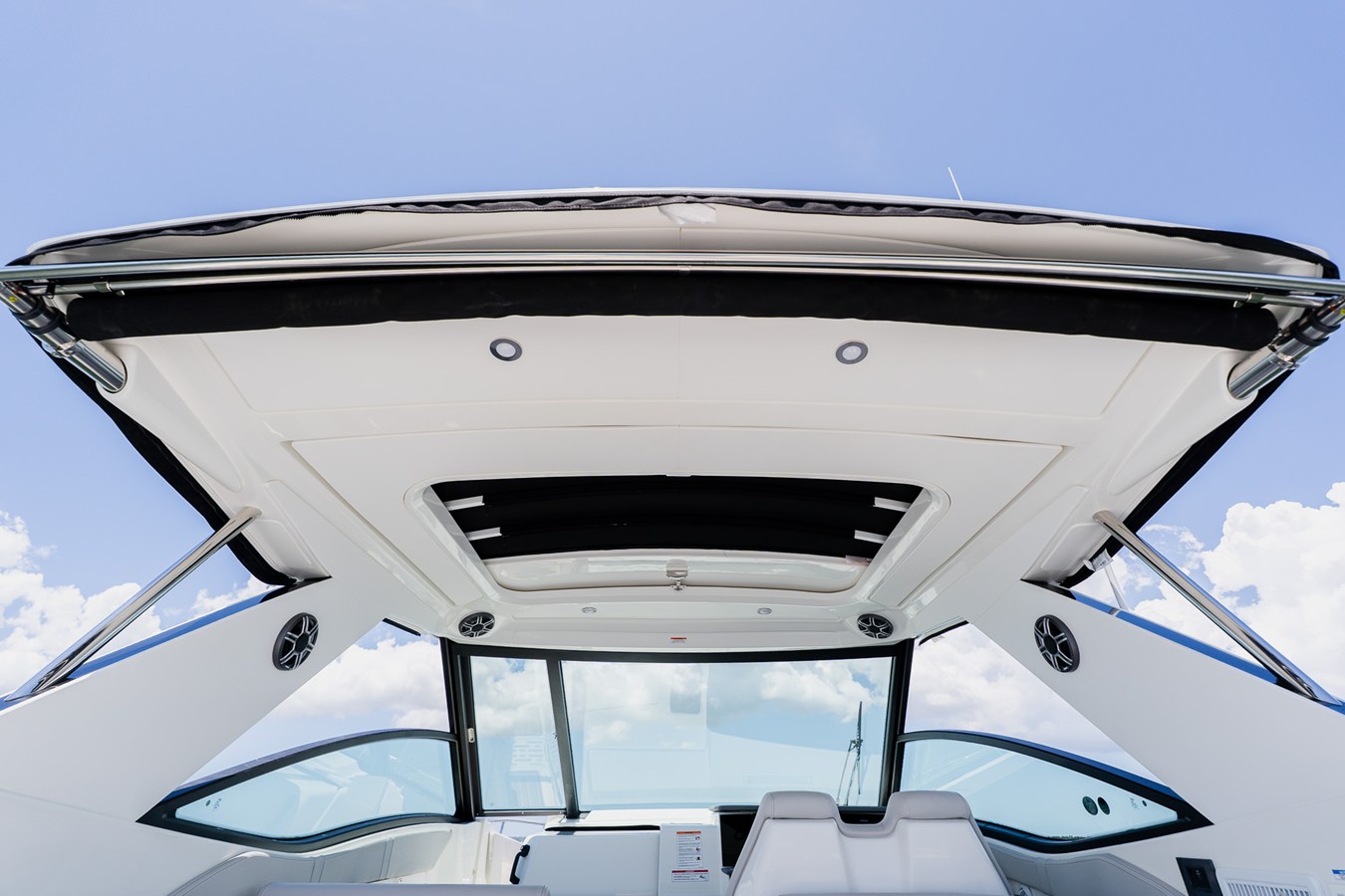 2027 Sea Ray Sundancer 320 Outboard 59