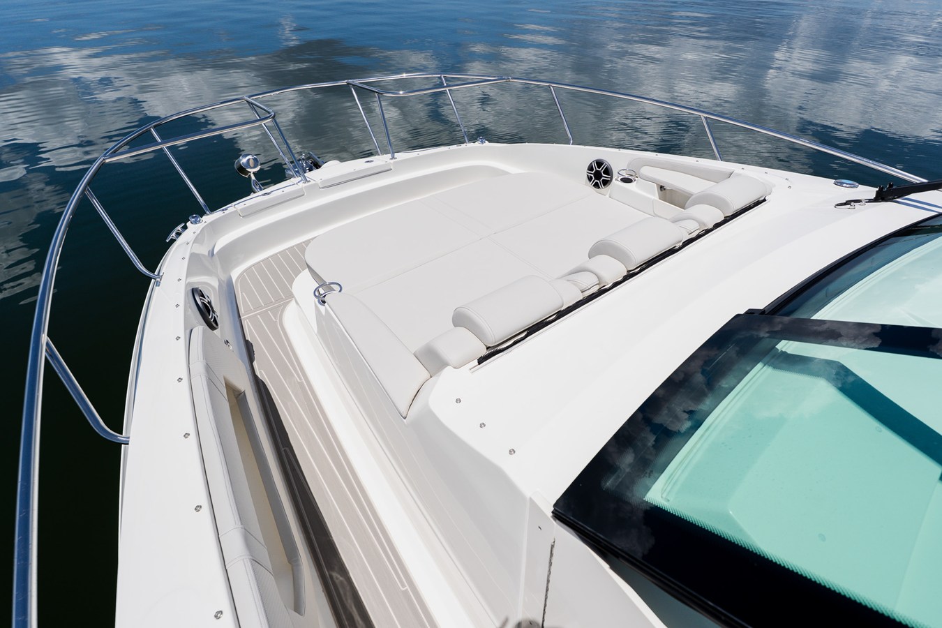 2027 Sea Ray Sundancer 320 Outboard 63