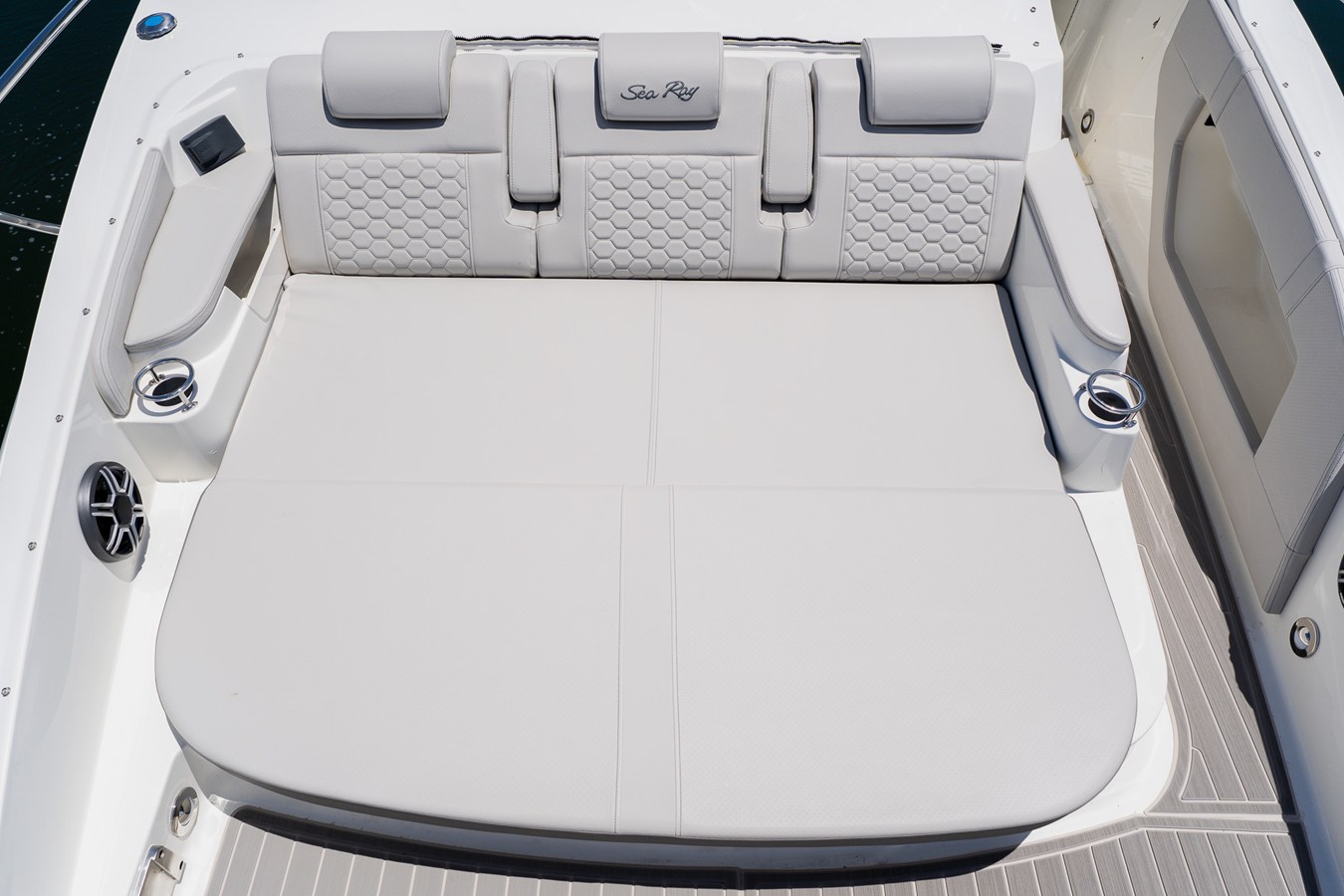 2027 Sea Ray Sundancer 320 Outboard 68