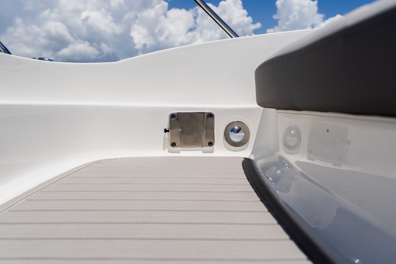 2027 Sea Ray Sundancer 320 Outboard 70
