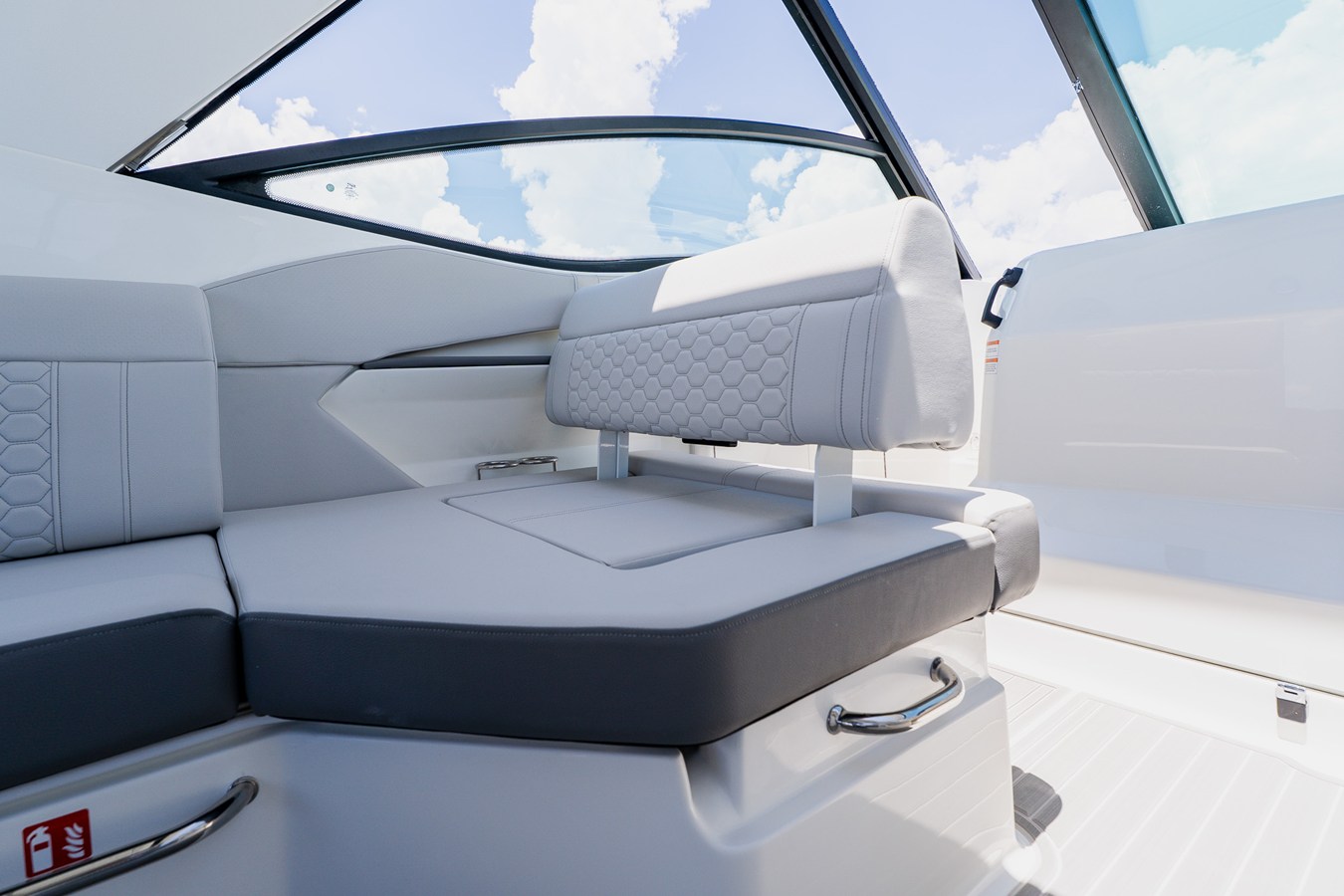 2027 Sea Ray Sundancer 320 Outboard 81