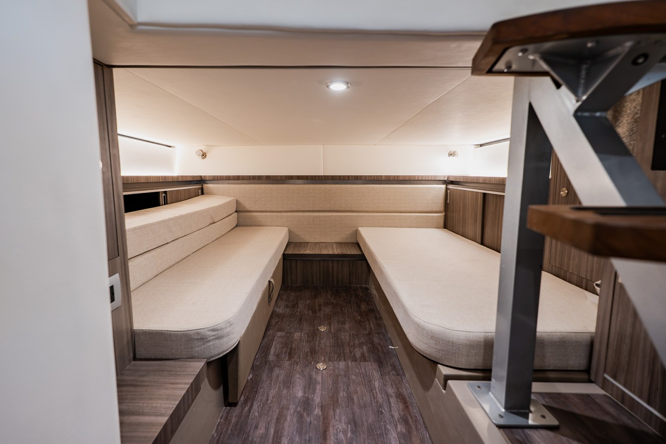 2027 Sea Ray Sundancer 320 Outboard 82