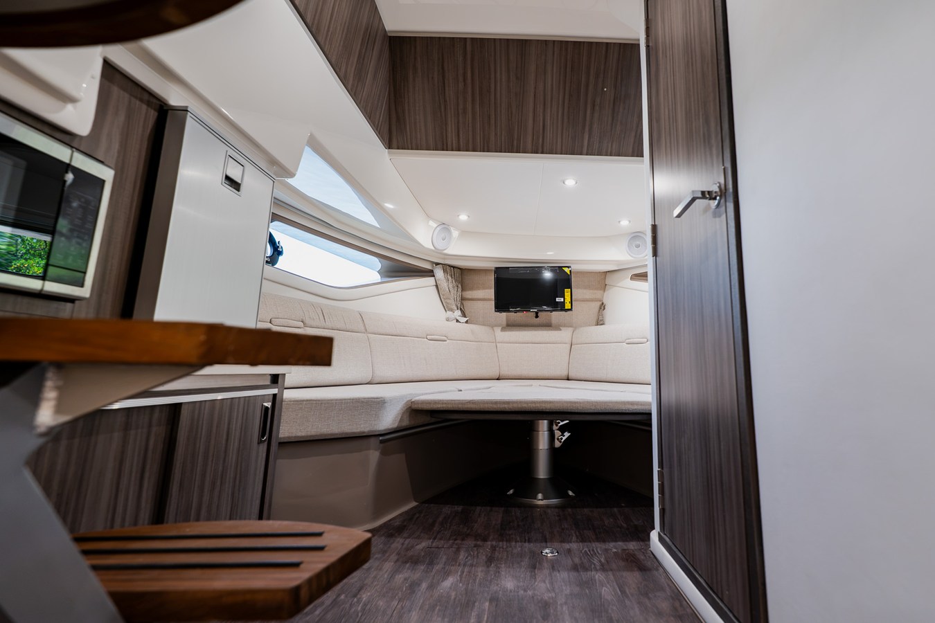 2027 Sea Ray Sundancer 320 Outboard 83