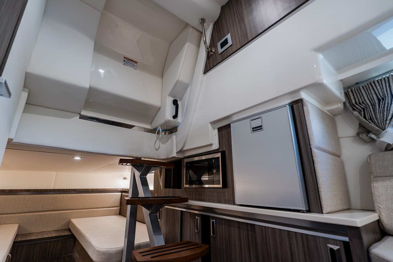 2027 Sea Ray Sundancer 320 Outboard 84