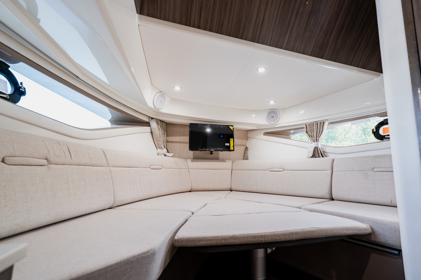 2027 Sea Ray Sundancer 320 Outboard 85