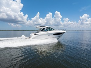 2027 Sea Ray Sundancer 320 Outboard 11