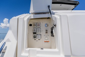 2027 Sea Ray Sundancer 320 Outboard 23
