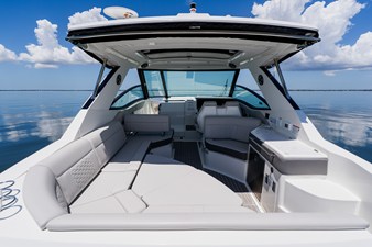 2027 Sea Ray Sundancer 320 Outboard 24