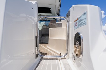2027 Sea Ray Sundancer 320 Outboard 26