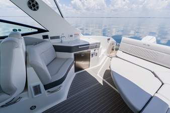 2027 Sea Ray Sundancer 320 Outboard 30