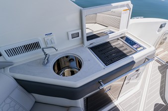 2027 Sea Ray Sundancer 320 Outboard 36