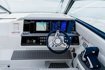 2027 Sea Ray Sundancer 320 Outboard 43
