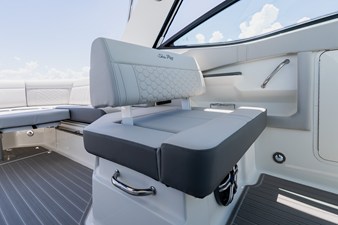 2027 Sea Ray Sundancer 320 Outboard 51
