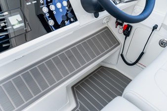 2027 Sea Ray Sundancer 320 Outboard 58