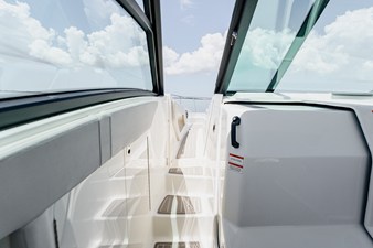 2027 Sea Ray Sundancer 320 Outboard 61