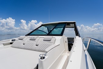 2027 Sea Ray Sundancer 320 Outboard 67