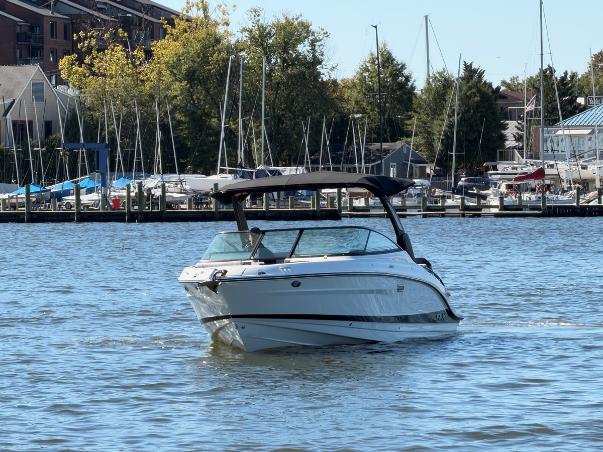 2027 Sea Ray SLX 280 Outboard 3