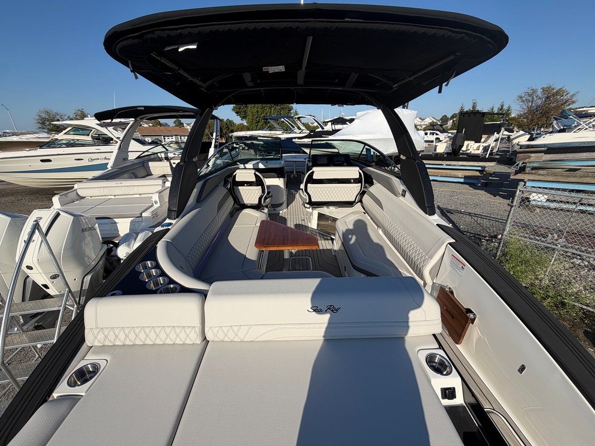2027 Sea Ray SLX 280 Outboard 12