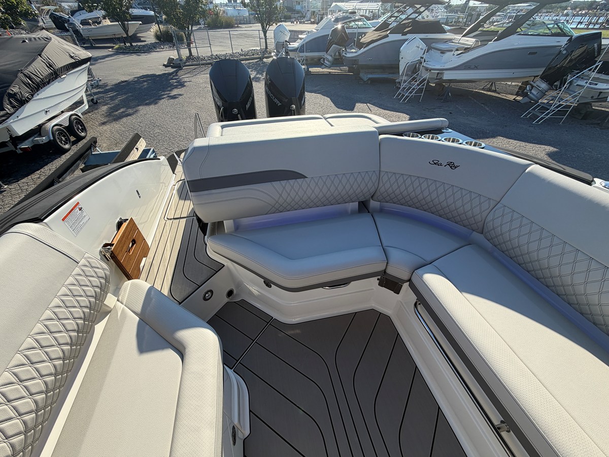 2027 Sea Ray SLX 280 Outboard 14
