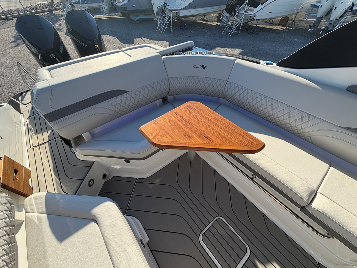 2027 Sea Ray SLX 280 Outboard 16