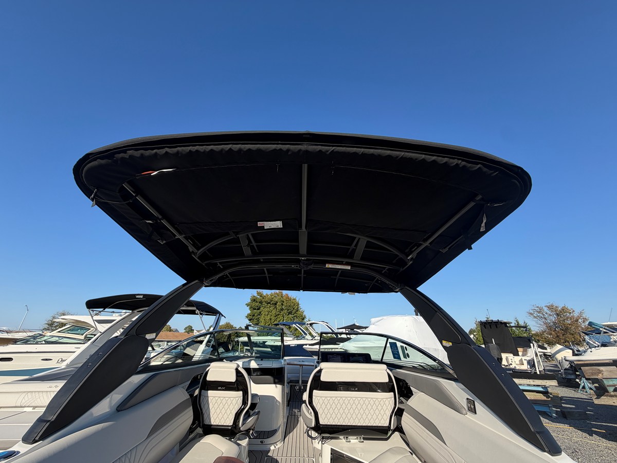 2027 Sea Ray SLX 280 Outboard 21