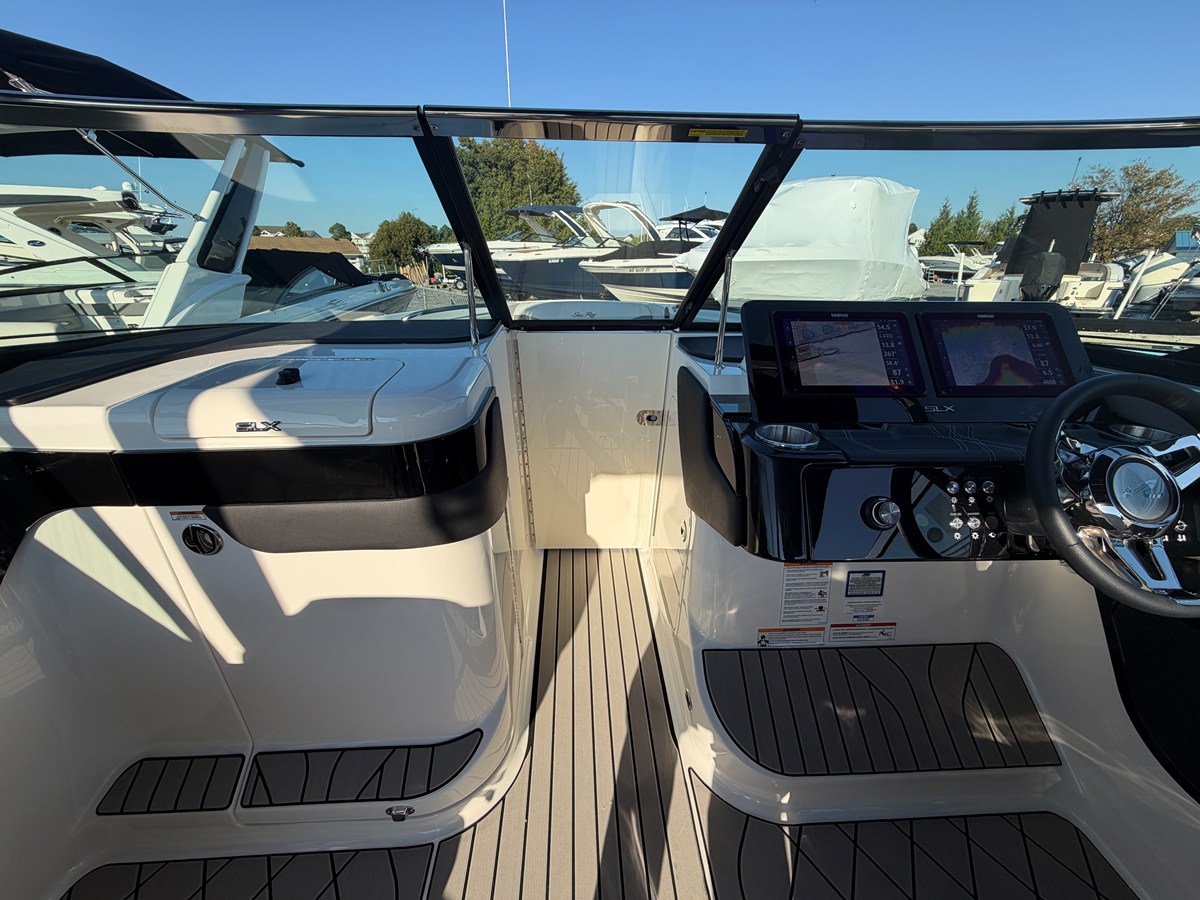 2027 Sea Ray SLX 280 Outboard 26