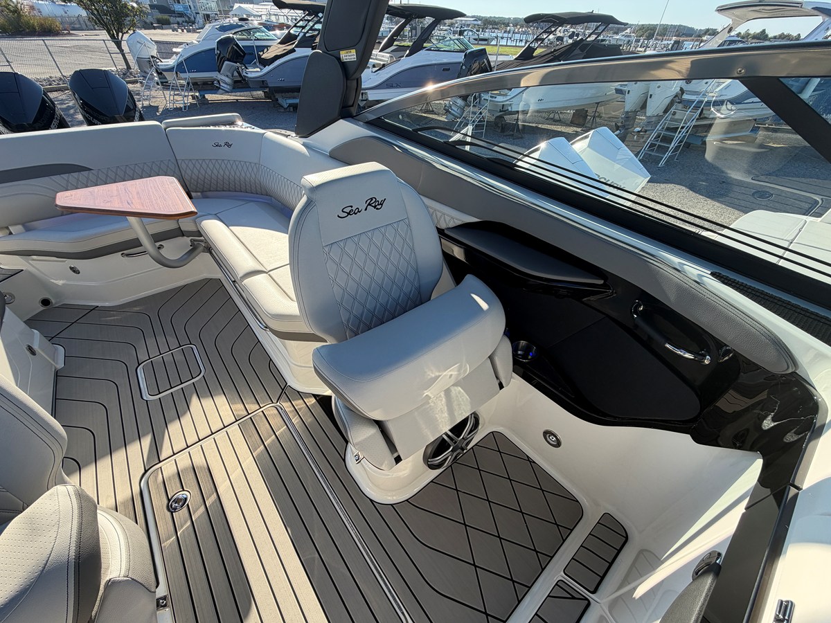 2027 Sea Ray SLX 280 Outboard 28