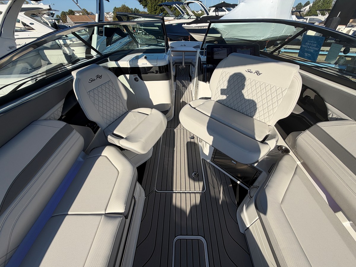 2027 Sea Ray SLX 280 Outboard 29