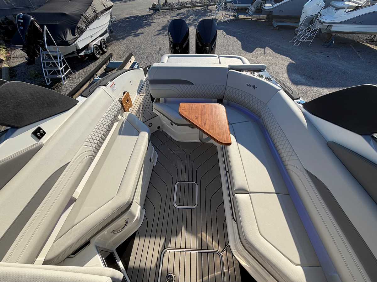 2027 Sea Ray SLX 280 Outboard 31