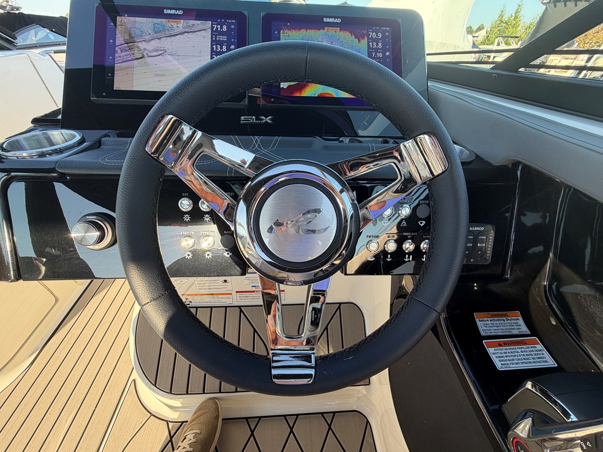 2027 Sea Ray SLX 280 Outboard 34