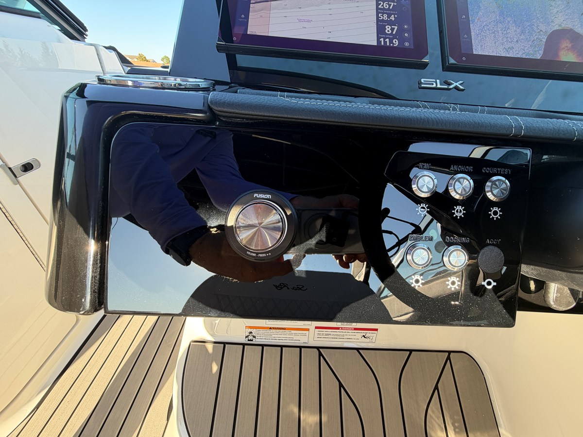 2027 Sea Ray SLX 280 Outboard 35