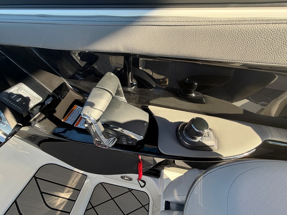 2027 Sea Ray SLX 280 Outboard 36