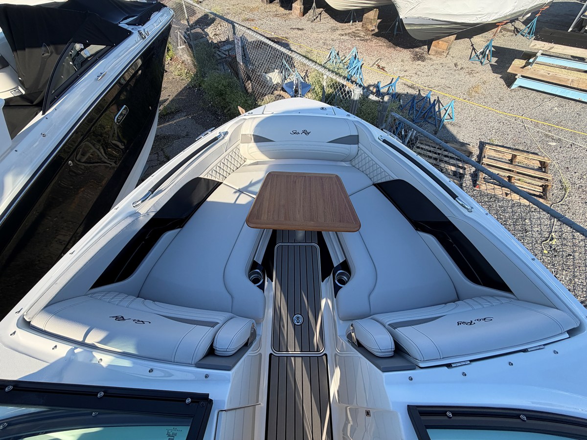 2027 Sea Ray SLX 280 Outboard 38