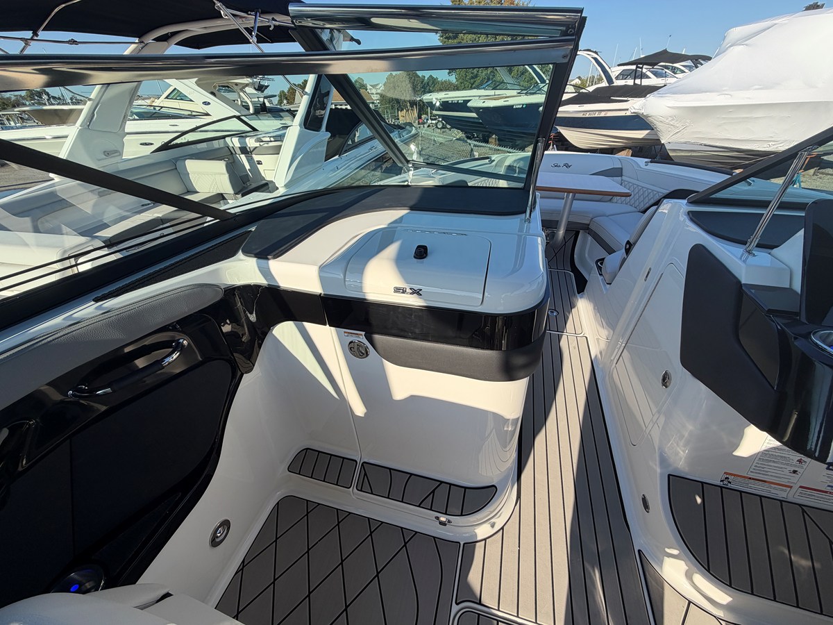 2027 Sea Ray SLX 280 Outboard 43