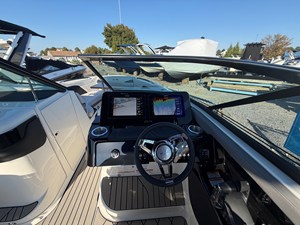 2027 Sea Ray SLX 280 Outboard 32