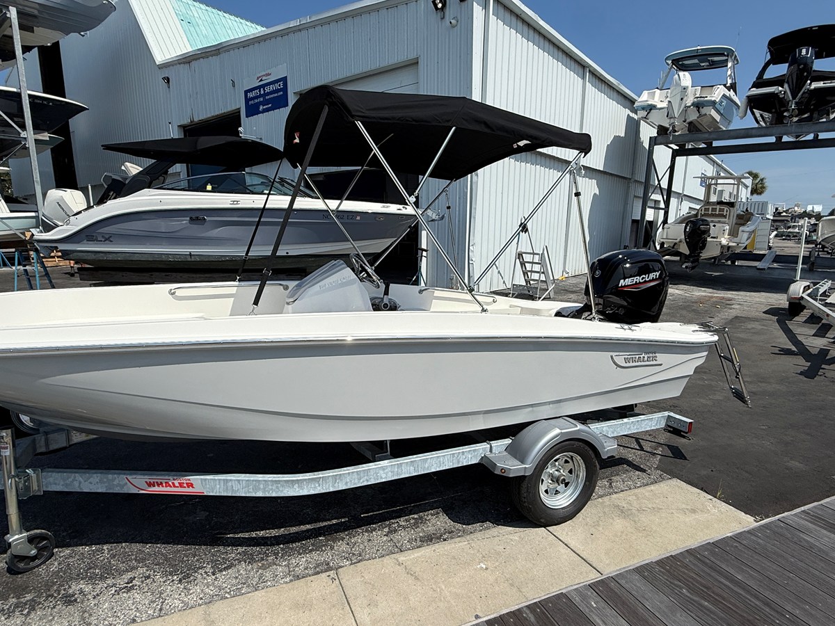 2027 Boston Whaler 160 Super Sport 3