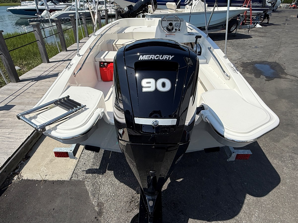 2027 Boston Whaler 160 Super Sport 6