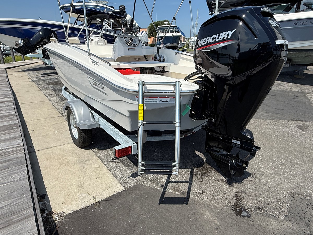2027 Boston Whaler 160 Super Sport 7