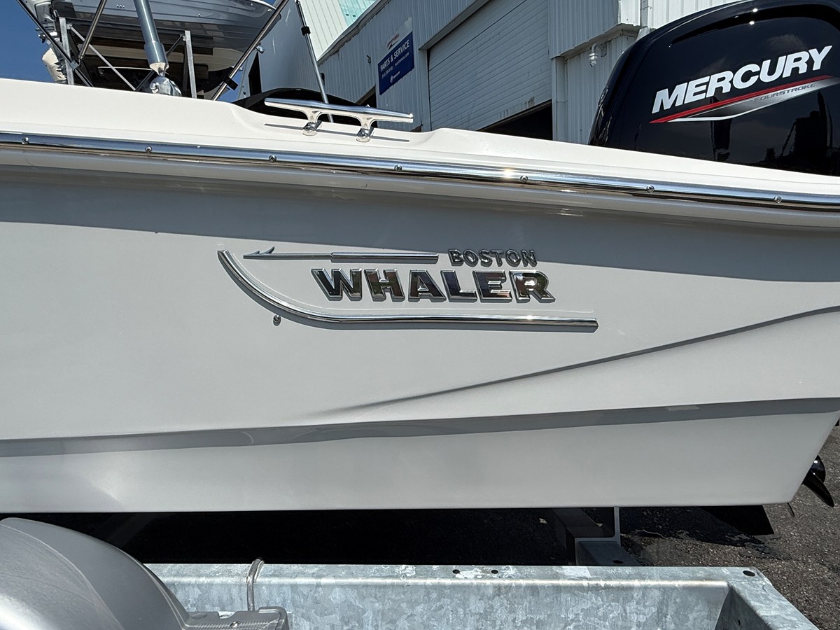 2027 Boston Whaler 160 Super Sport 9