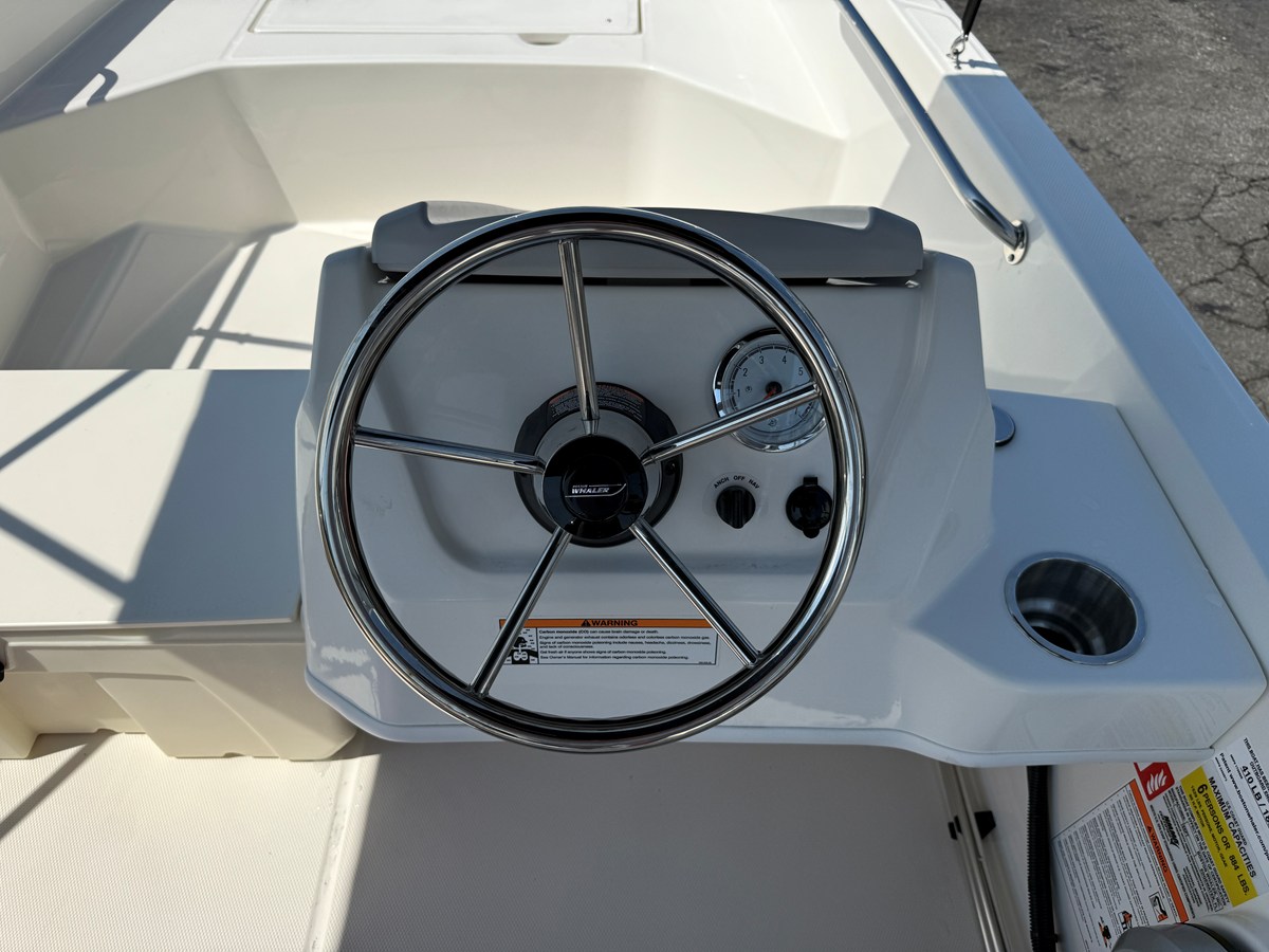 2027 Boston Whaler 160 Super Sport 10