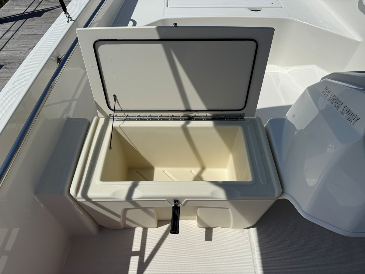2027 Boston Whaler 160 Super Sport 12