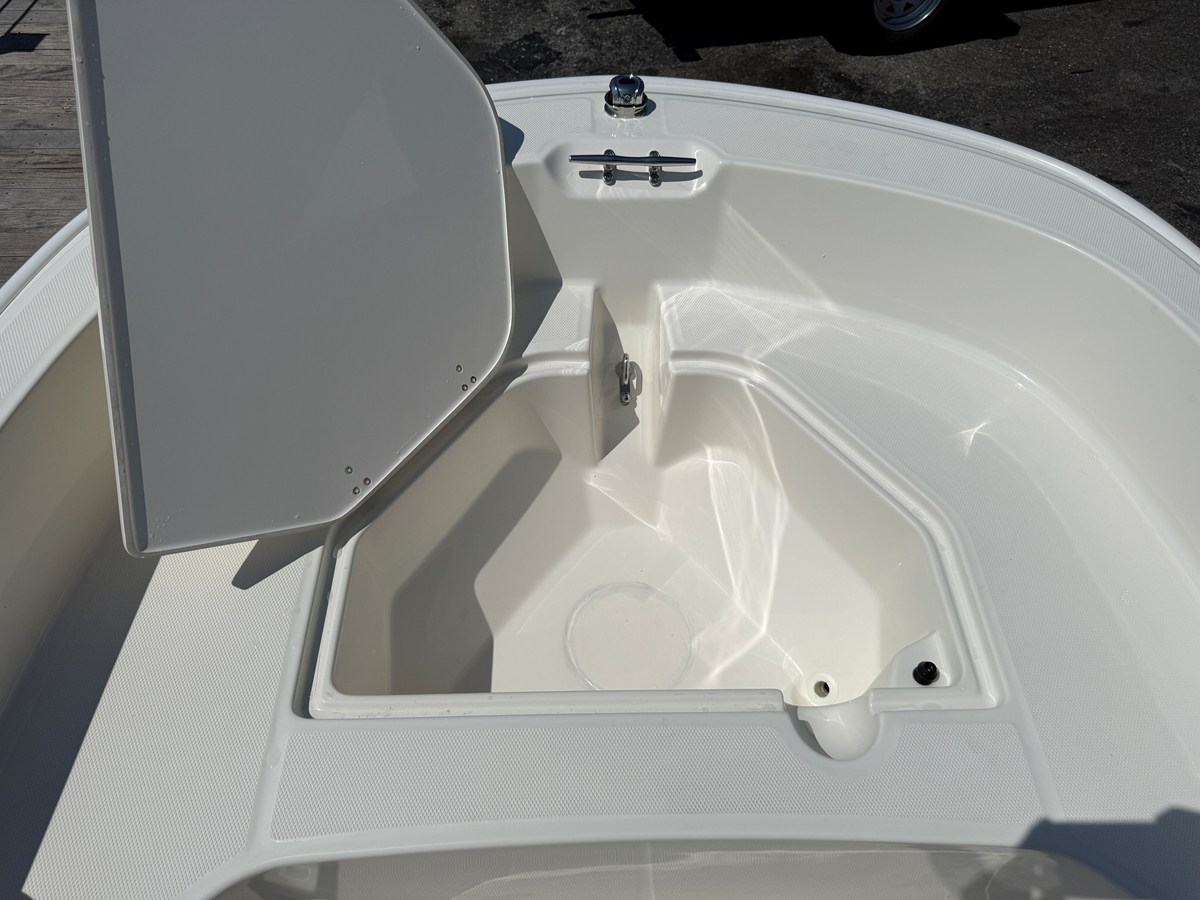 2027 Boston Whaler 160 Super Sport 15