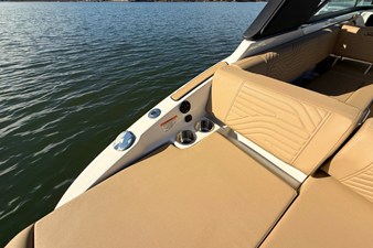 2026 Sea Ray SDX 250 Surf 8