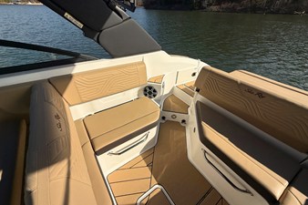 2026 Sea Ray SDX 250 Surf 11