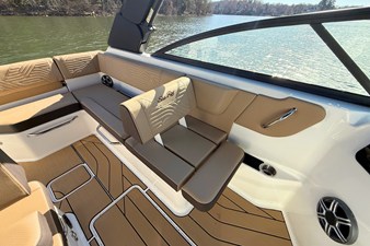 2026 Sea Ray SDX 250 Surf 21