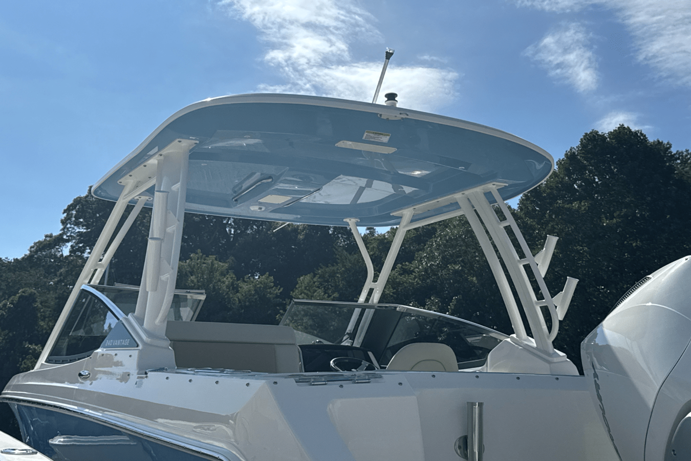2026 Boston Whaler 240 Vantage 8
