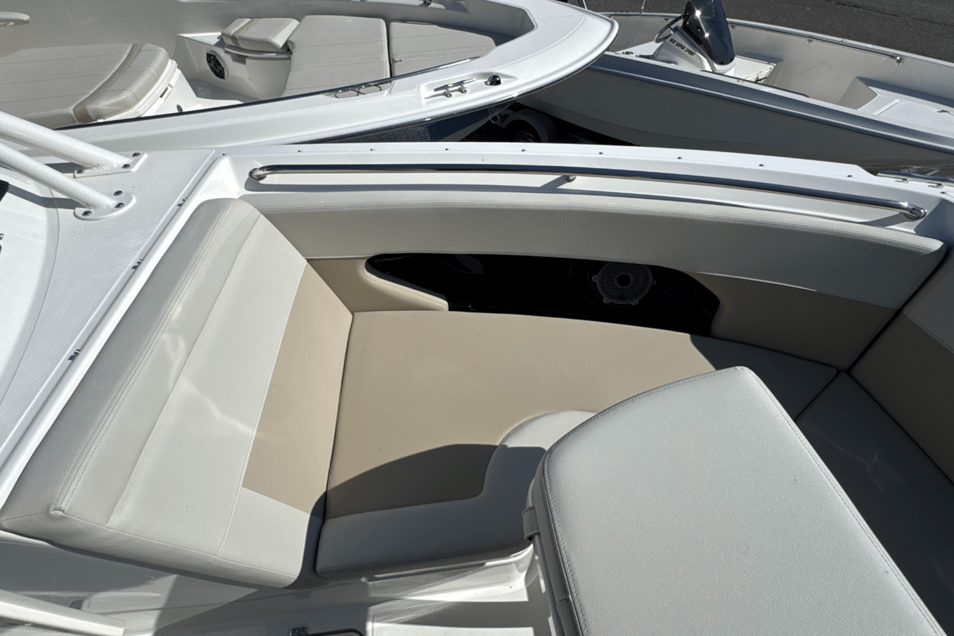 2026 Boston Whaler 240 Vantage 31